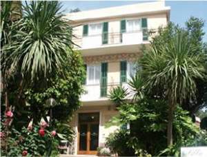 Xtrallusion offers characteristic Bed and Breakfast, B&B, Guest House, Hotel, Albergo and Country Lodge accommodation in Italy. Plus independent self-guided Walking, Adventure, Activity, Skiing and Paragliding Holiday itineraries on the Italian Rivieras, in the Italian Lakes, in the Italian Alps and in some of the most beautiful corners of Italy.